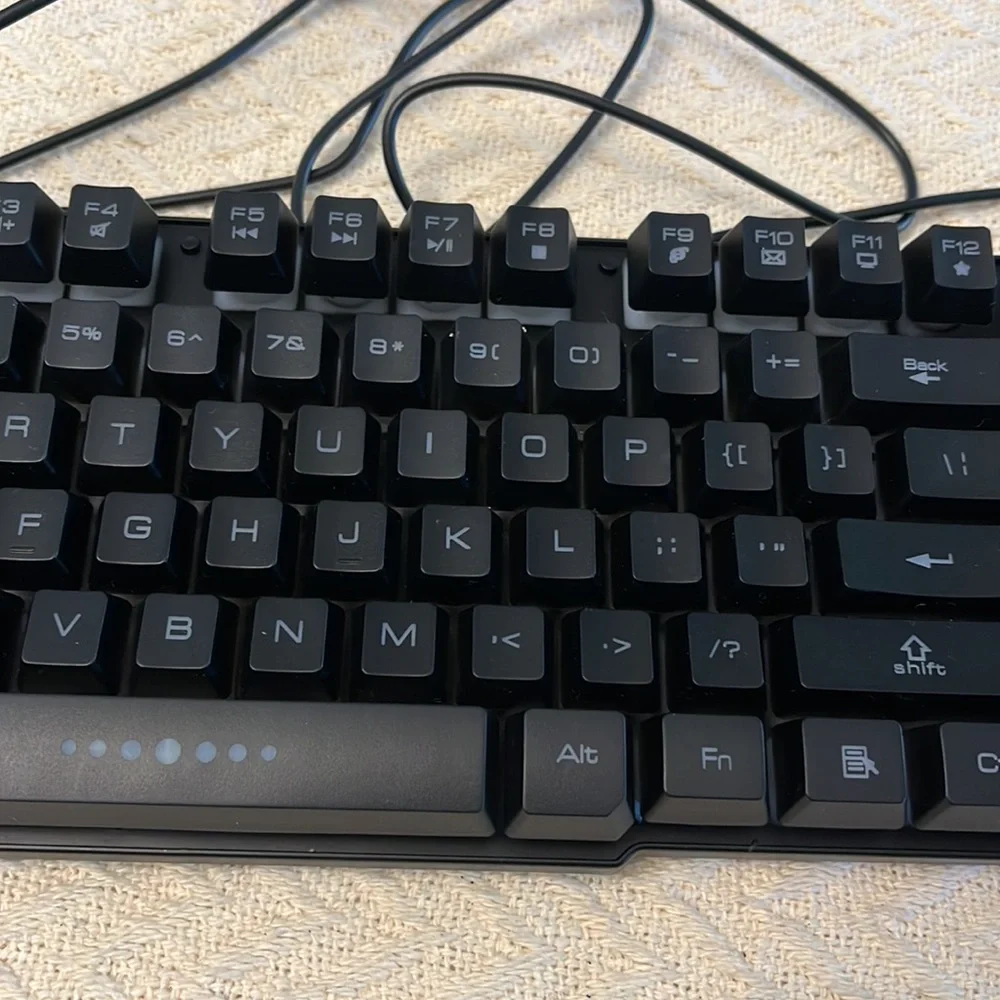 USB plug in Light up Gaming Keyboard LVL UP